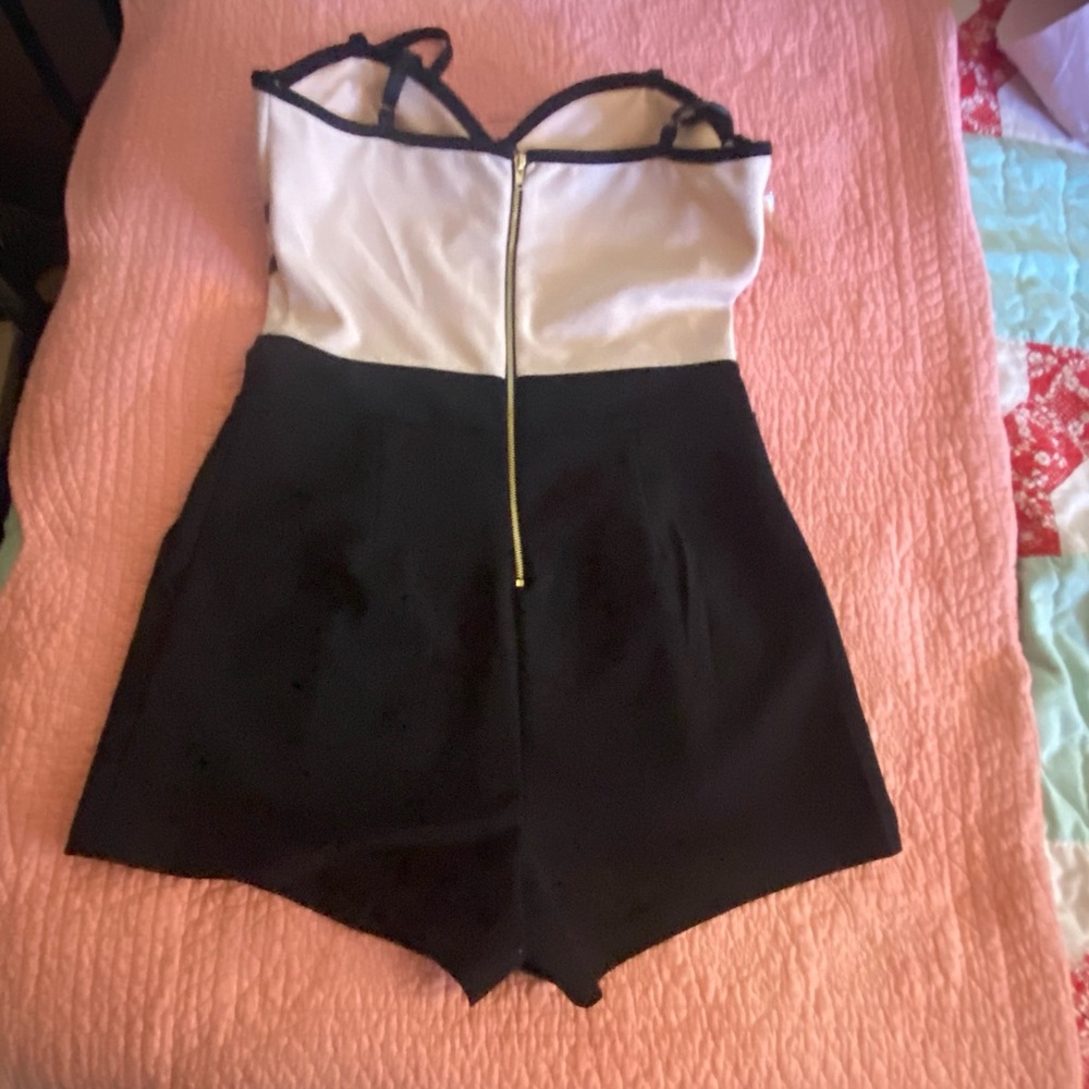 Short corset style short jumper. Women’s Size medium, stretch - Picture 2 of 6